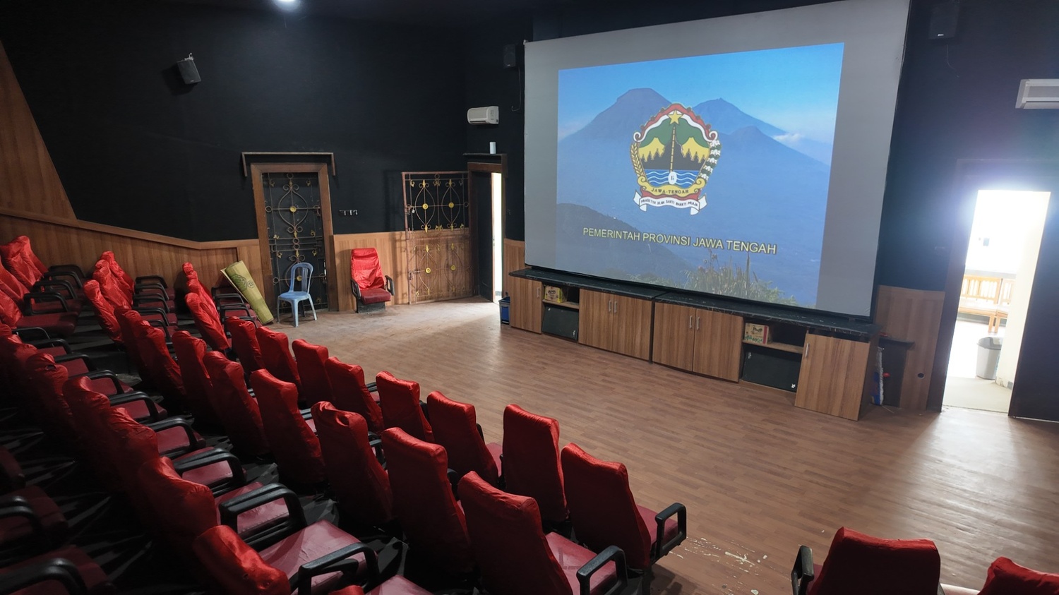 Dieng platheu theater