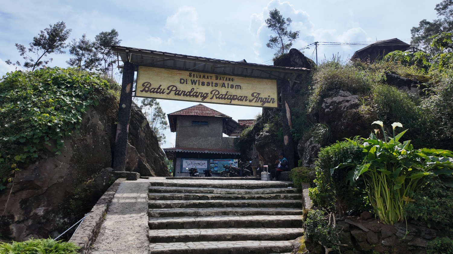 Gallery Batu pandang ratapan angin