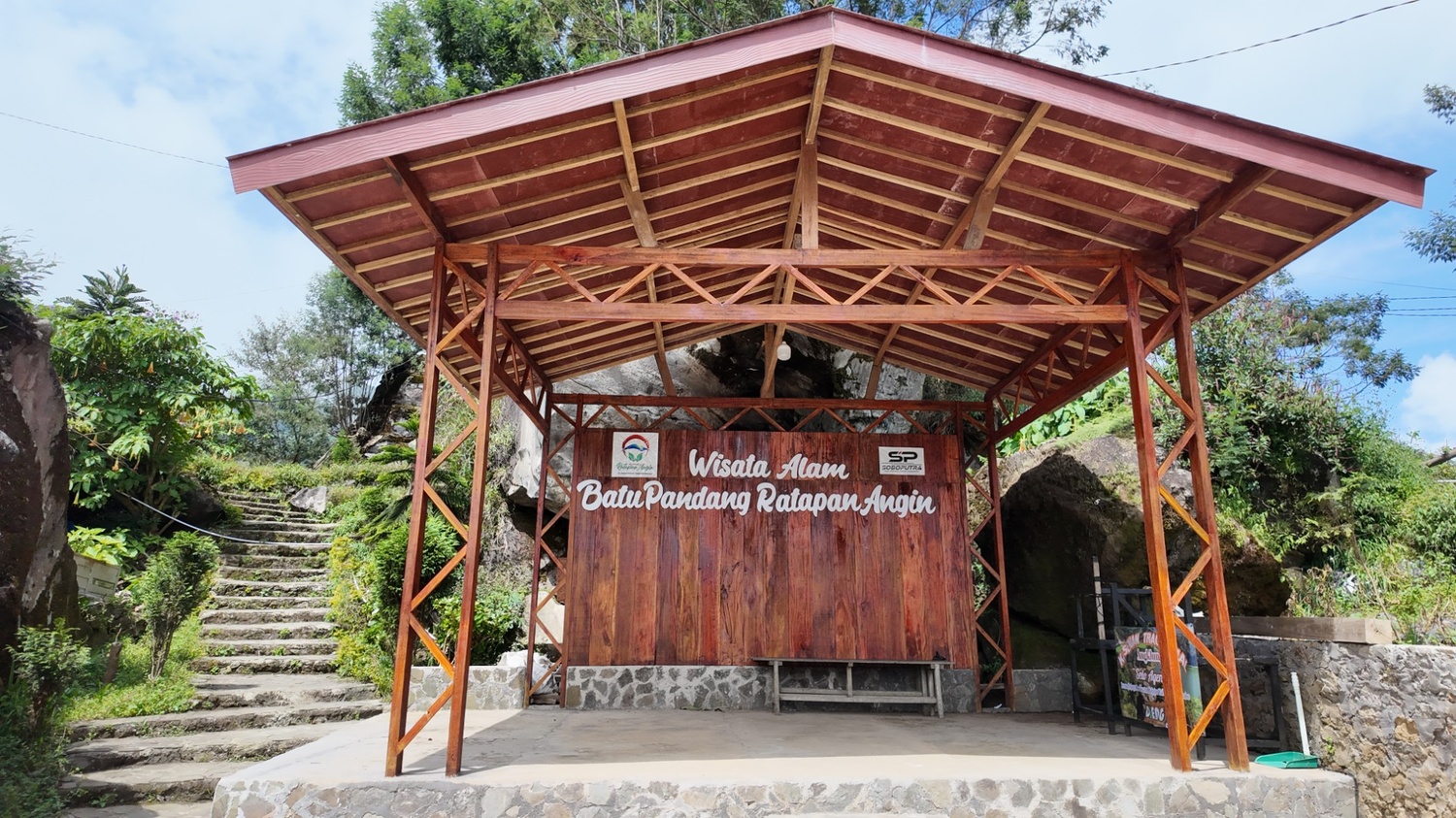 Gallery Batu pandang ratapan angin