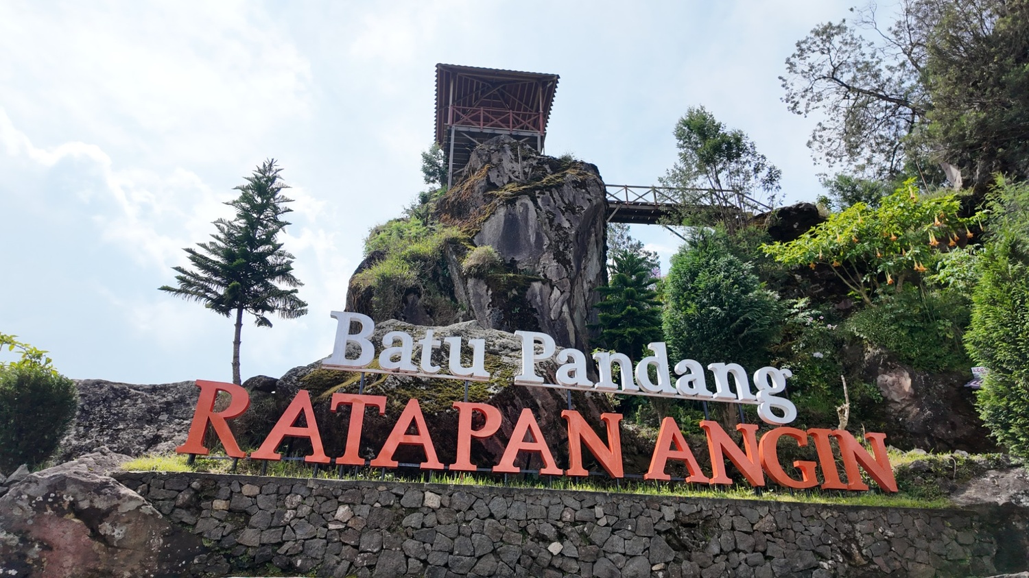 Gallery Batu pandang ratapan angin