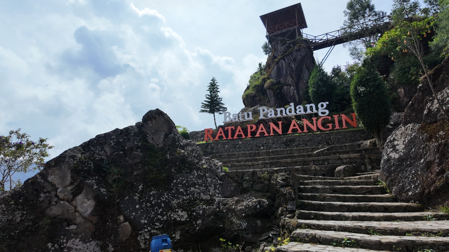 Gallery Batu pandang ratapan angin